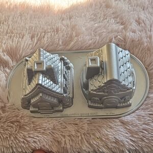 Nordic Ware Silver Gingerbread House Mold Set For Baking